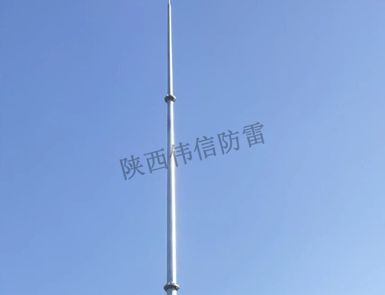 咸陽彩虹光電廠房避雷塔安裝現(xiàn)場圖1